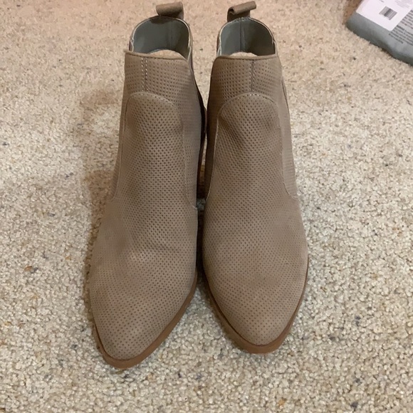 WOMENS CUTOUT BOOTIE - Picture 3 of 3